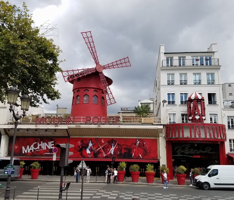 IPP37 Paris sights - Moulin Rouge