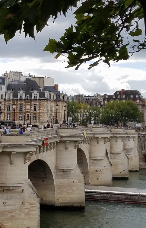 IPP37 Paris sights - Pont Neuf