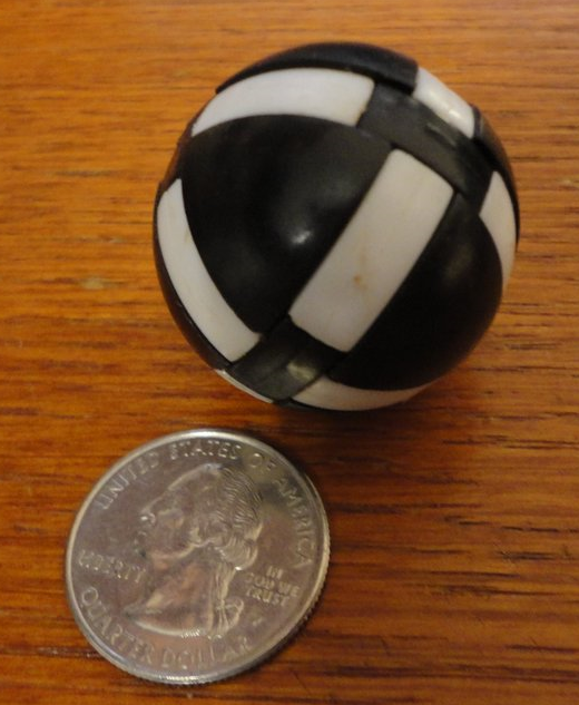 Keychain KL Kun sphere (inverse) - Japan