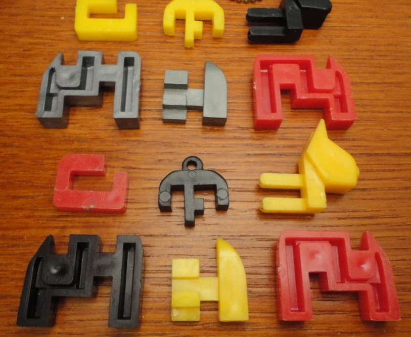 Keychain dog - blocky internals
