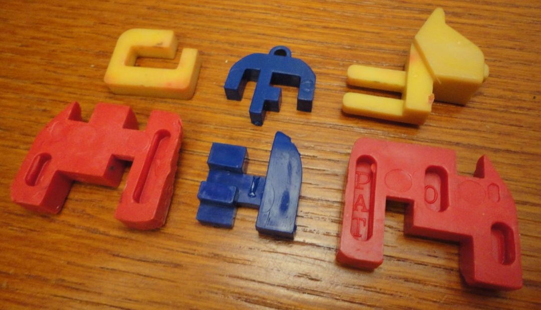 Keychain dog - letter internals